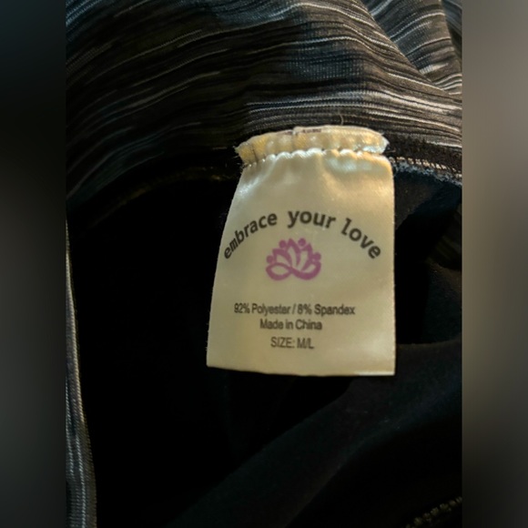 Leggings Bundle (includes 4 pairs)— Sizes M & L - Picture 6 of 7